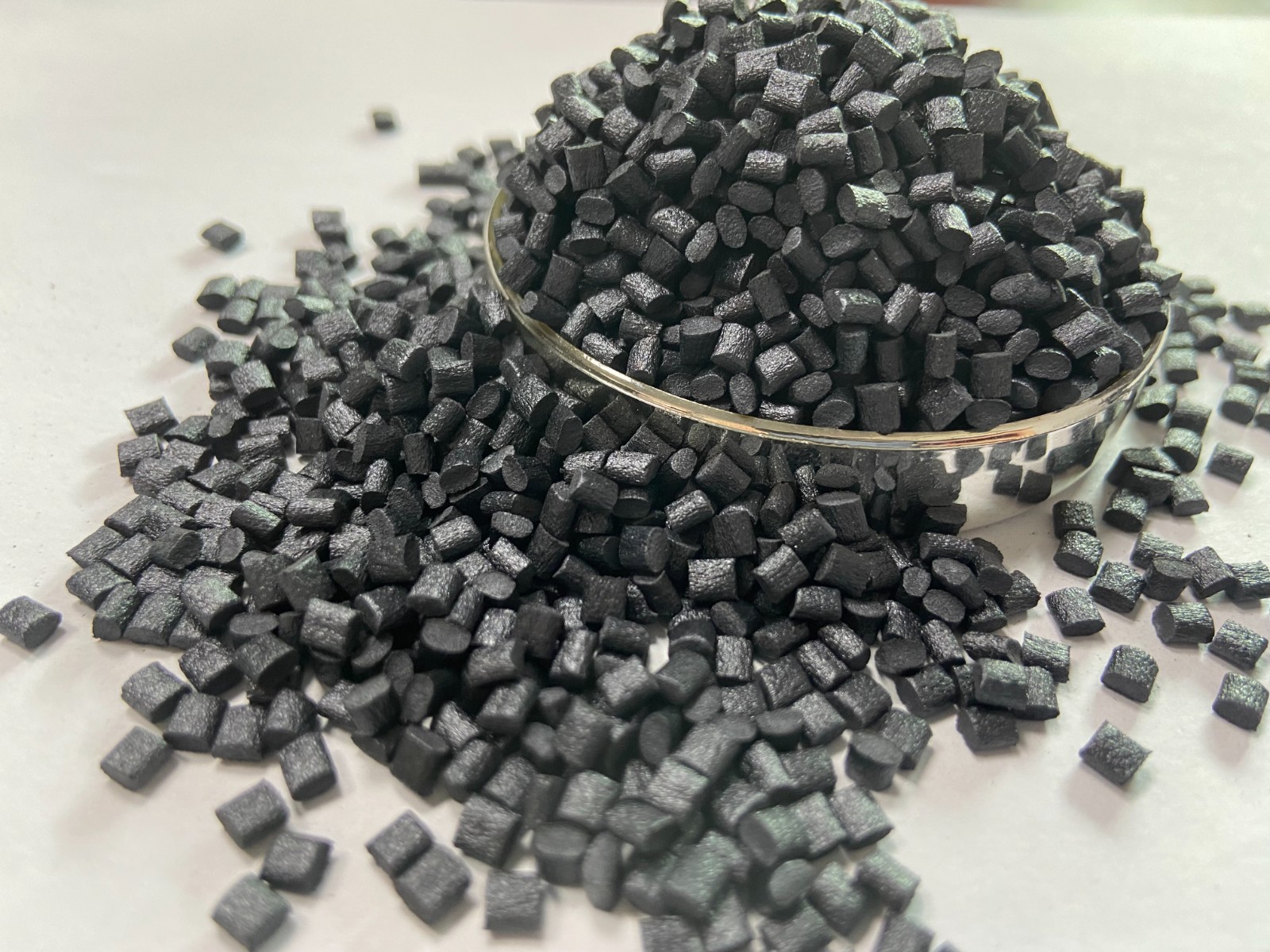 PPS玻纖增強(qiáng)塑料特性與應(yīng)用分析